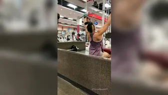 vegasqueen hot chick fucks shaved pussy