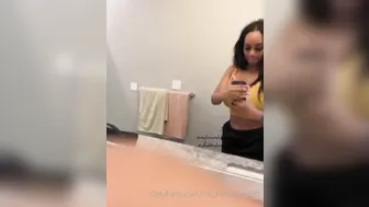 ms fernandes 25 Lesbian