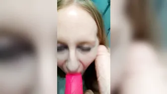 lucymuse crazy lady jerks off and cums