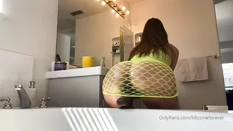 missmeforever girl in stockings shows juicy ass