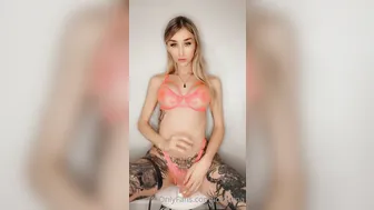 loveluna beauty fucks her holes with dildos