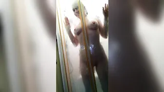 lucymuse naughty slut fucks anus phallus