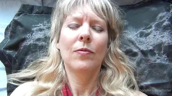 msjamiefoster asshole queen caresses intimate places