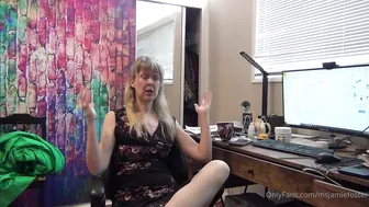msjamiefoster at work shows panties