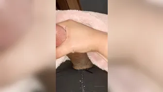 melodymonae juicy chick fingers her shaved holes