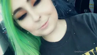 littlekittenn charming trash pulls pussy