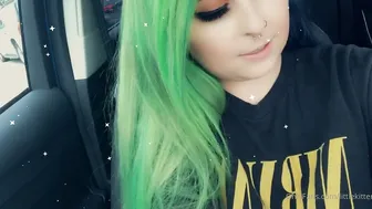 littlekittenn charming trash pulls pussy