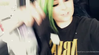 littlekittenn charming trash pulls pussy