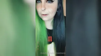 littlekittenn babe fucks both holes