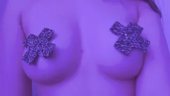 izzy xx mature confused masturbates shaved pussy