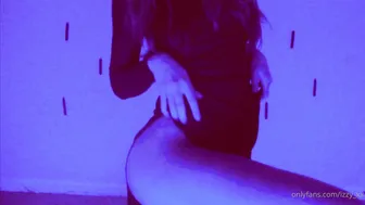 izzy xx pretty girl fucks her cap