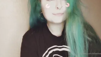 littlekittenn pretty girl fucks her cap