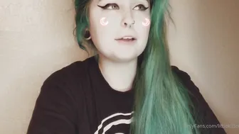 littlekittenn pretty girl fucks her cap