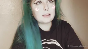 littlekittenn pretty girl fucks her cap