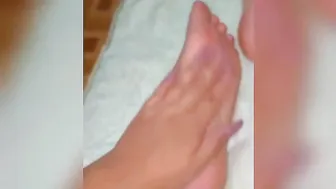 latinaaa2020 vicious bitch tightly stretches her pussy