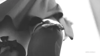 izzy xx sexy lady jerks off pussy with vibrator