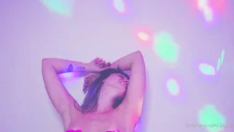 izzy xx gorgeous chick caresses shaved cunt