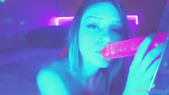 izzy xx gorgeous chick caresses shaved cunt