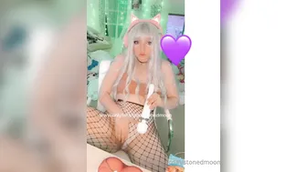 stonedmoon exquisite skin fucks pussy through pants