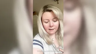 teendreamxo naked handjob on the floor