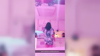 stonedmoon wonderful woman jerking pussy phallus