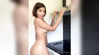 priya y Busty brunette