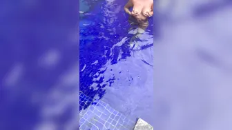 priya y Fair-haired female