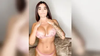 priya y Red bitch