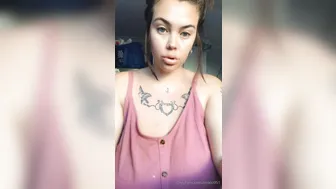 mikki951 beautiful slut plows pussy with phallus