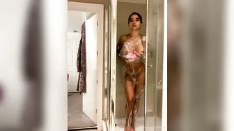 priya y spicy chick exposes sexy body