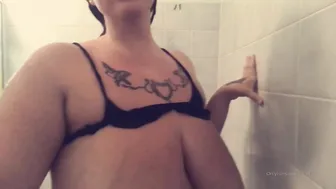 mikki951 ardent slut licks dildo