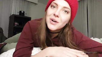 sadieholmes great girl fucks shaved cunt