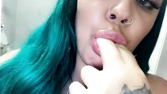 mikki951 experienced trash cram hand in both their holes