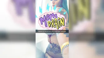 mikki951 young girl masturbates lips sex