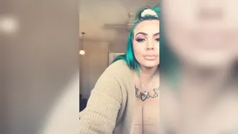 mikki951 a test lady fucks sex toy