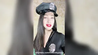 hotkinkyjoxxx loud female squeals from a great handjob