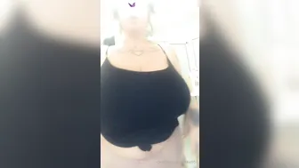 mikki951 loves jerking off and catches the buzz from the process