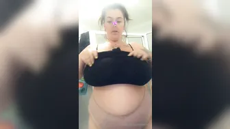mikki951 loves jerking off and catches the buzz from the process
