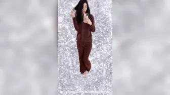 hotkinkyjoxxx hot brunette girl passionately jerks off her cunt