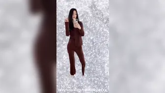 hotkinkyjoxxx hot brunette girl passionately jerks off her cunt