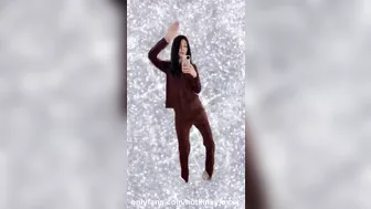 hotkinkyjoxxx hot brunette girl passionately jerks off her cunt