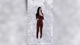 hotkinkyjoxxx hot brunette girl passionately jerks off her cunt