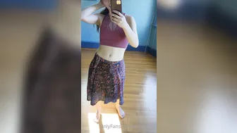 elfgirltalia cute lady shows natural tits