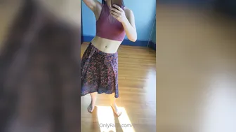 elfgirltalia cute lady shows natural tits