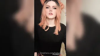 babyjade13 a woman with a wide pelvis gets shaved cunt