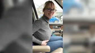 boltonwife busty slut brings herself to squirt
