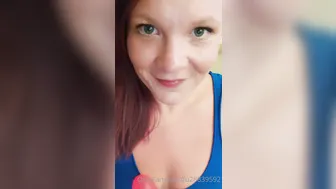 u Dark-haired chick