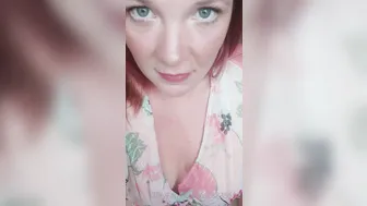 u black-haired bitch passionately masturbates cunt