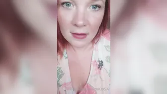 u black-haired bitch passionately masturbates cunt