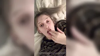 sluttyscarlett69 slutty lady fucks her ass hard